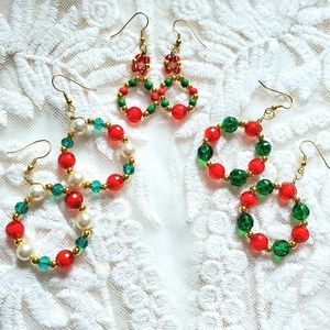 Handmade Hoiliday Wreath Beaded Earrings. NEW.
